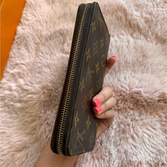 Louis Vuitton monogram zippy wallet - Picture 9 of 13